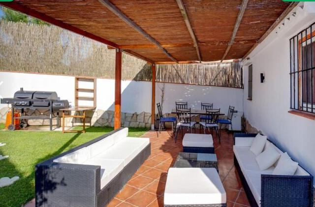 Detached Villa For 6 People In Lloret De Mar With Comunal Outdoor Swimming Pool Puigventos Exterior photo